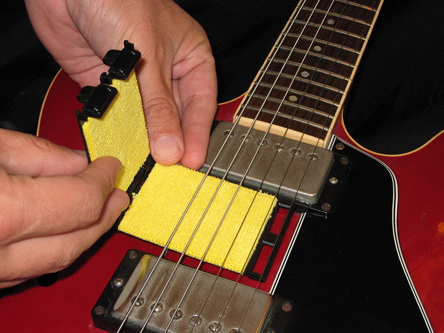 Best way to clean guitar deals strings